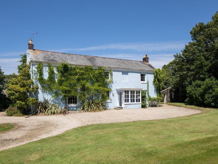 House near Truro (6mls E) Cottages in Cornwall sleeping 12 (0+)