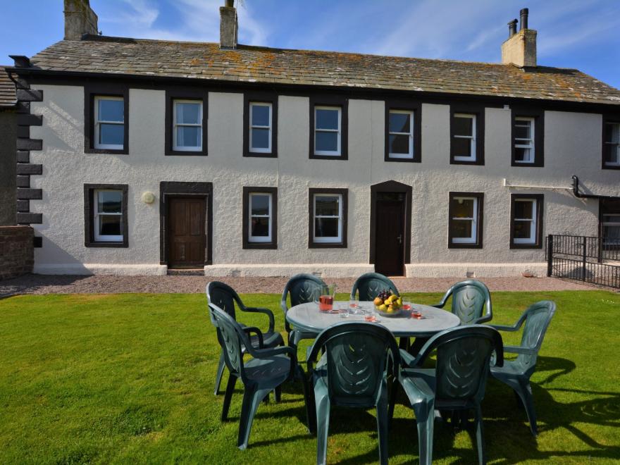 House near Allonby Cottages in Cumbria sleeping 12 (0+)