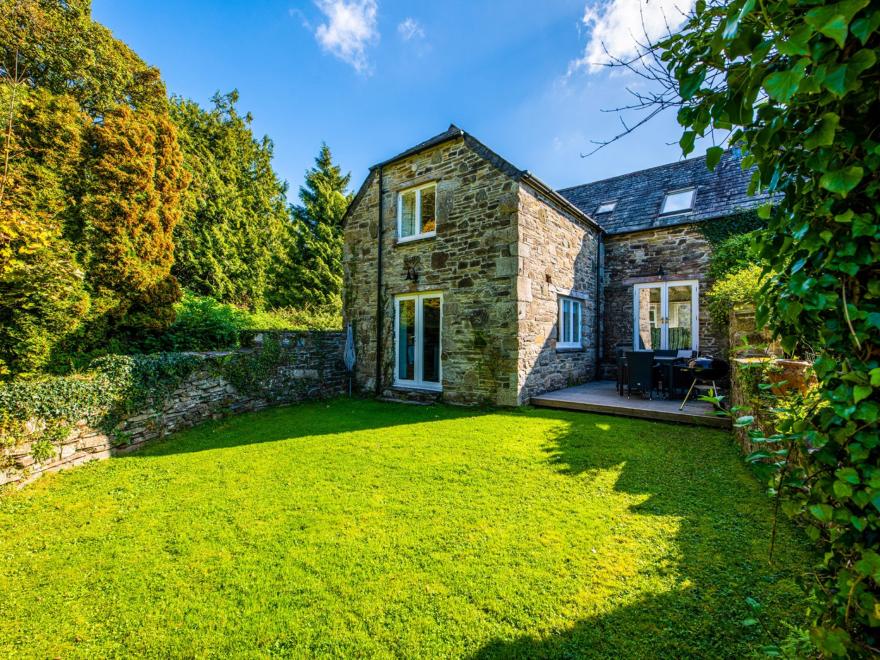 Barn in South Cornwall, Cornwall Log Cabins to Rent in South West of
