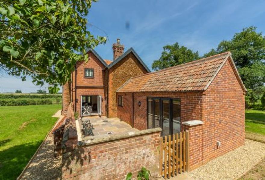 Keepers Cottage (Norfolk) Cottages in Norfolk sleeping 6