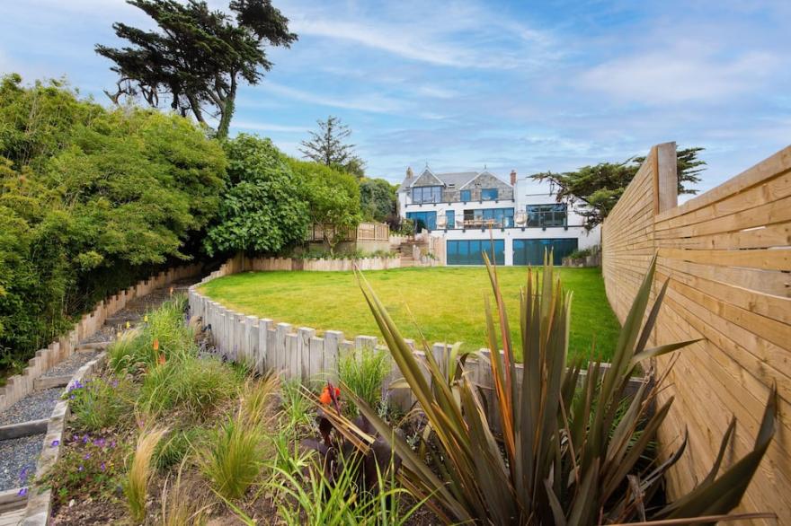 Watersend House located 500m from the majestic Watergate Bay. Set in an