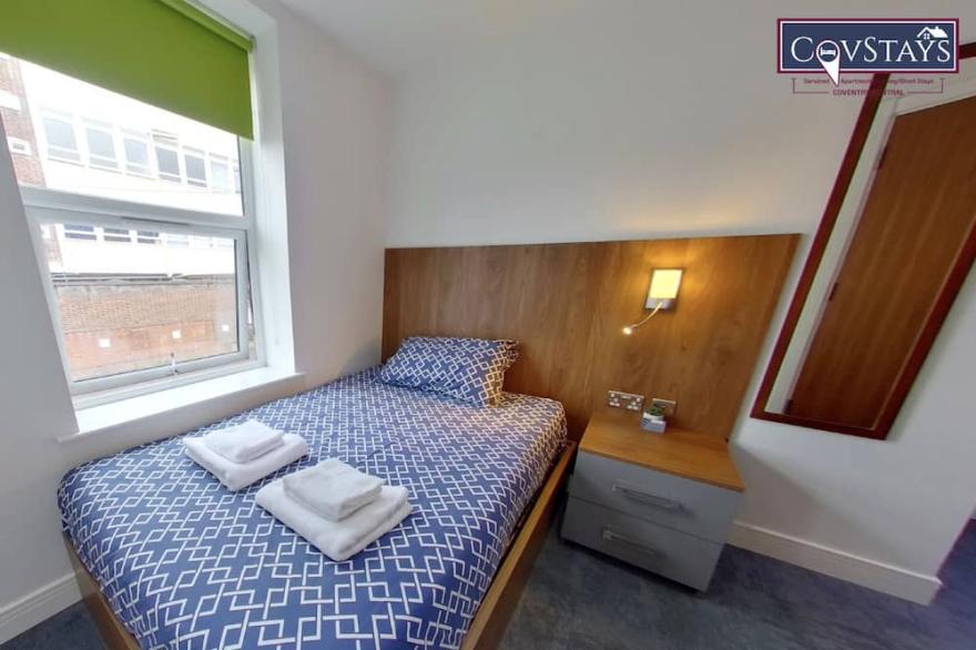 Victoria House Standard Studio Apartments in Warwickshire sleeping 2
