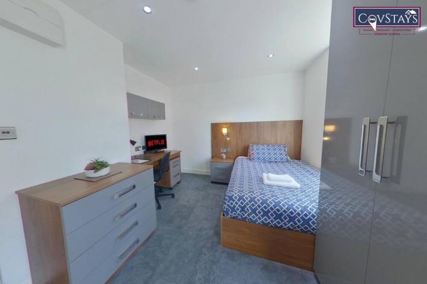 Victoria House Standard Studio Apartments in Warwickshire sleeping 2