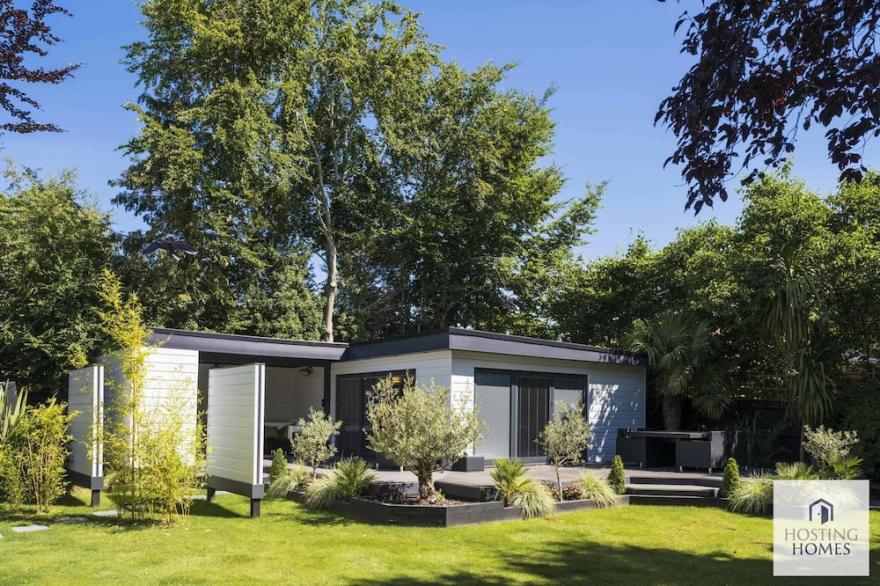 Garden Hot Tub Cabin Twyford Lodges & Log Cabins in Oxfordshire