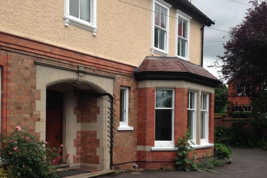 Ground floor apartment in exclusive residential area of histori