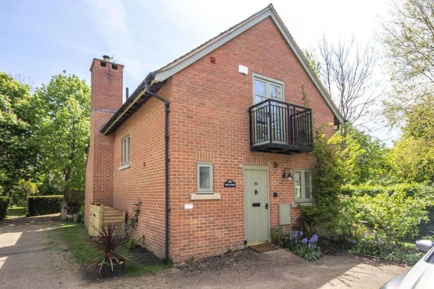 Mill Village 50, Pike House Cottages in Gloucestershire sleeping 6