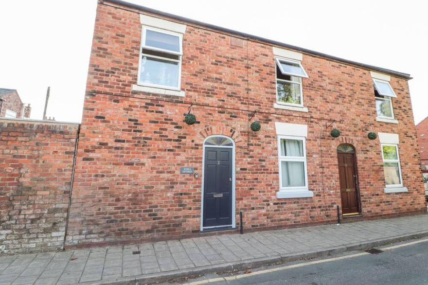 SYKES COTTAGE, family friendly, with a garden in Chester Apartments