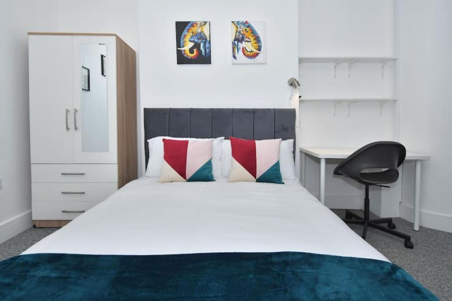 Townhouse 202 Walthall St Crewe Double Room Cottages in Cheshire