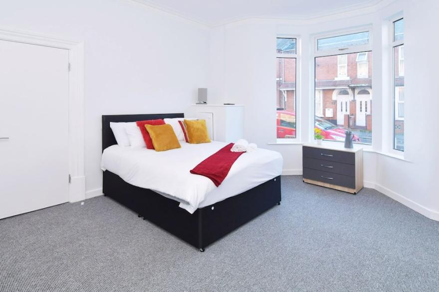 Townhouse 272 Walthall Street Crewe SUPERIOR DOUBLE WITH TV