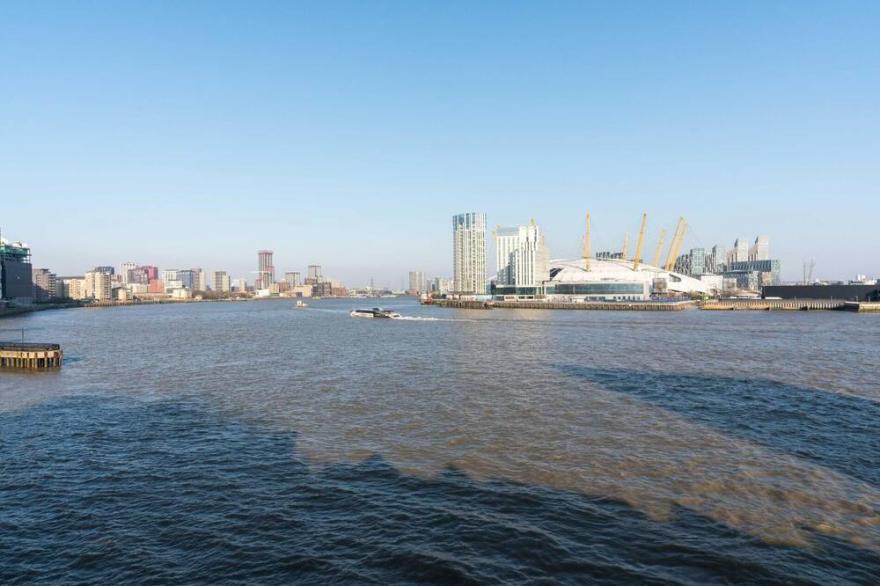 Stunning 3BD Riverside Flat Communal Roof Terrace Apartments in