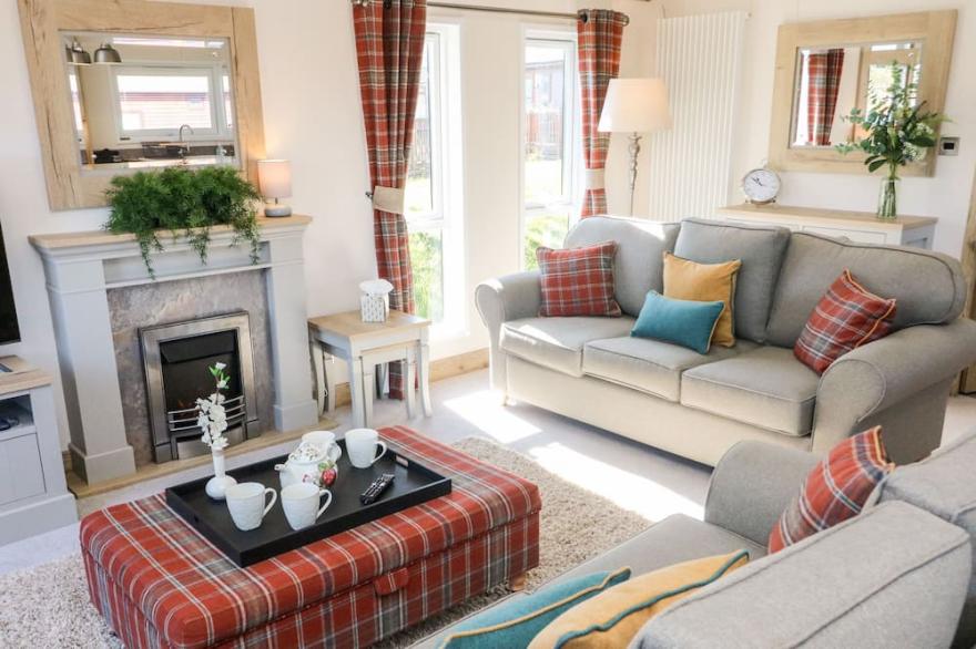 CURLEW LODGE, family friendly, with pool in Carnforth, Lancashire Log