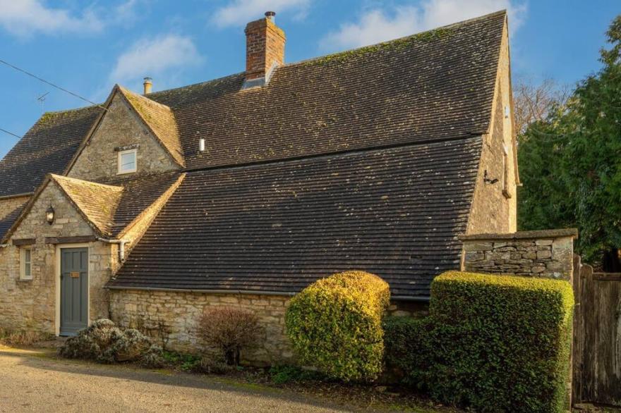 Woodmancote Manor Cottage, near Cirencester sleeps 6 guests in 3