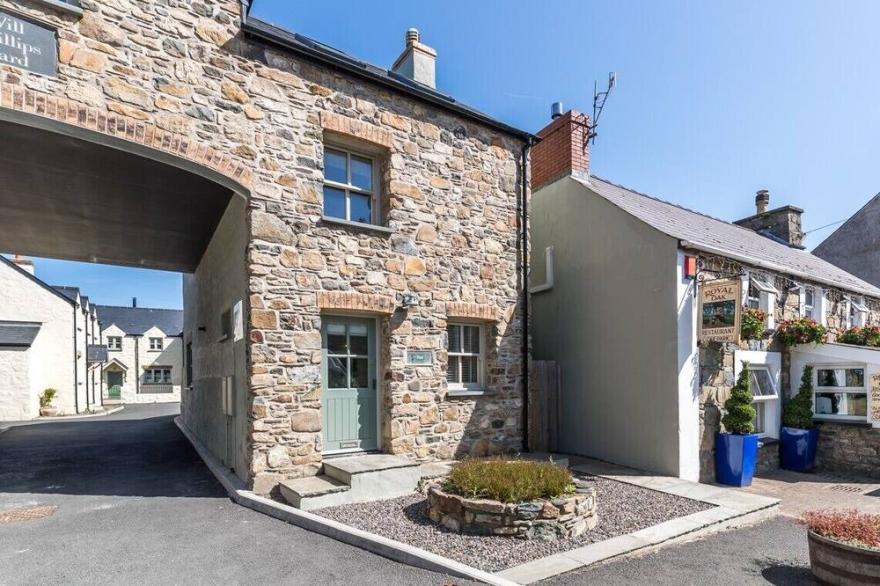 This newly renovated dog friendly cottage in Newport is the per