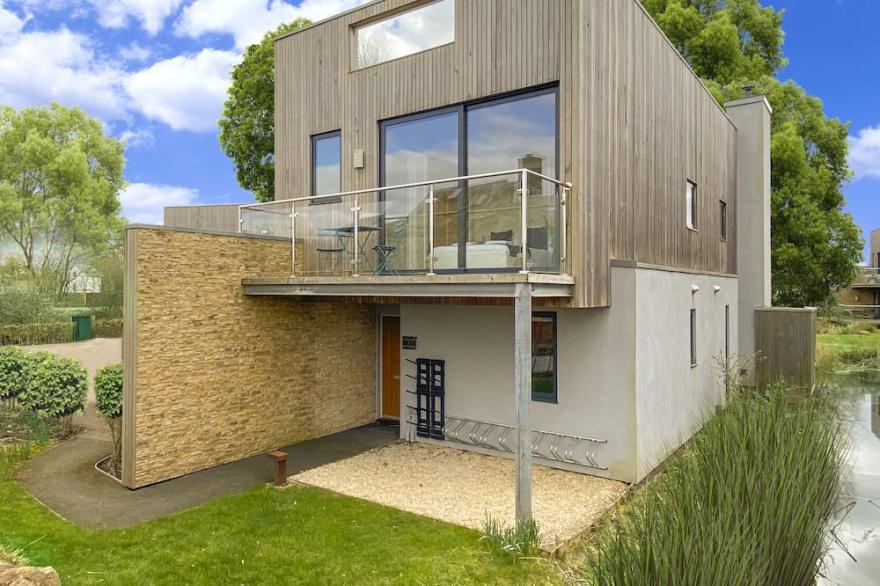 Water Garden 7, Lower Mill Estate / Sleeps 8 plus 4 kids/Spa/Pools/Roof