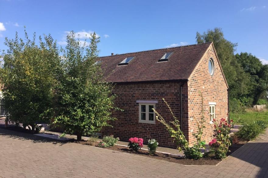 The stables fully loaded converted barn dog/horse sleeps 8 4 be