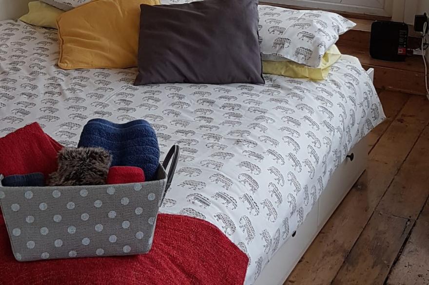 Auld Pottery Charming & Central gem in the heart of the city Apartments in Midlothian sleeping 2