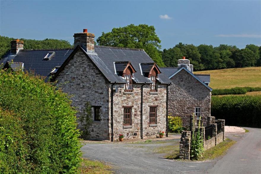 Alexanderstone Cottage Cottages in Brecon Beacons sleeping 4