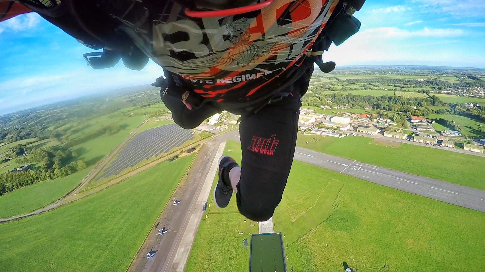 The Benefits Of A Hybrid Skydiving Suit Extreme Sports News