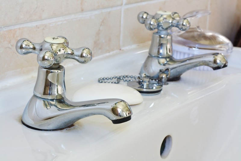 A Guide To Choosing The Right Bathroom Taps Design Swan
