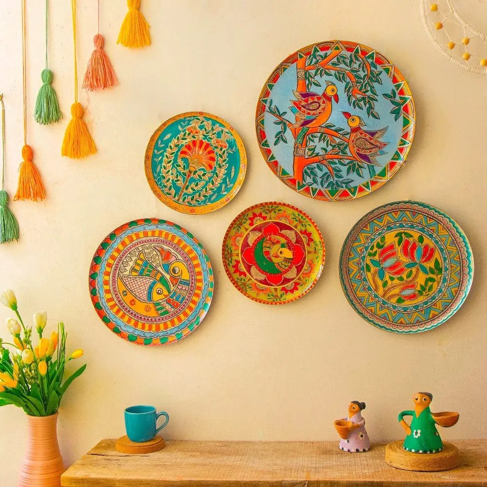 Creative Plate Wall Décor Ideas for Every Room Design Swan
