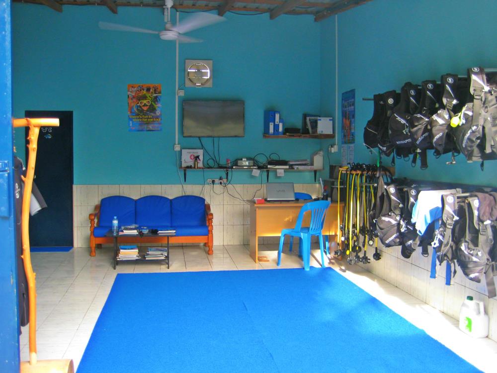 PADI DIVE CENTER Scuba Dive Shop Maldives Scuba Diving