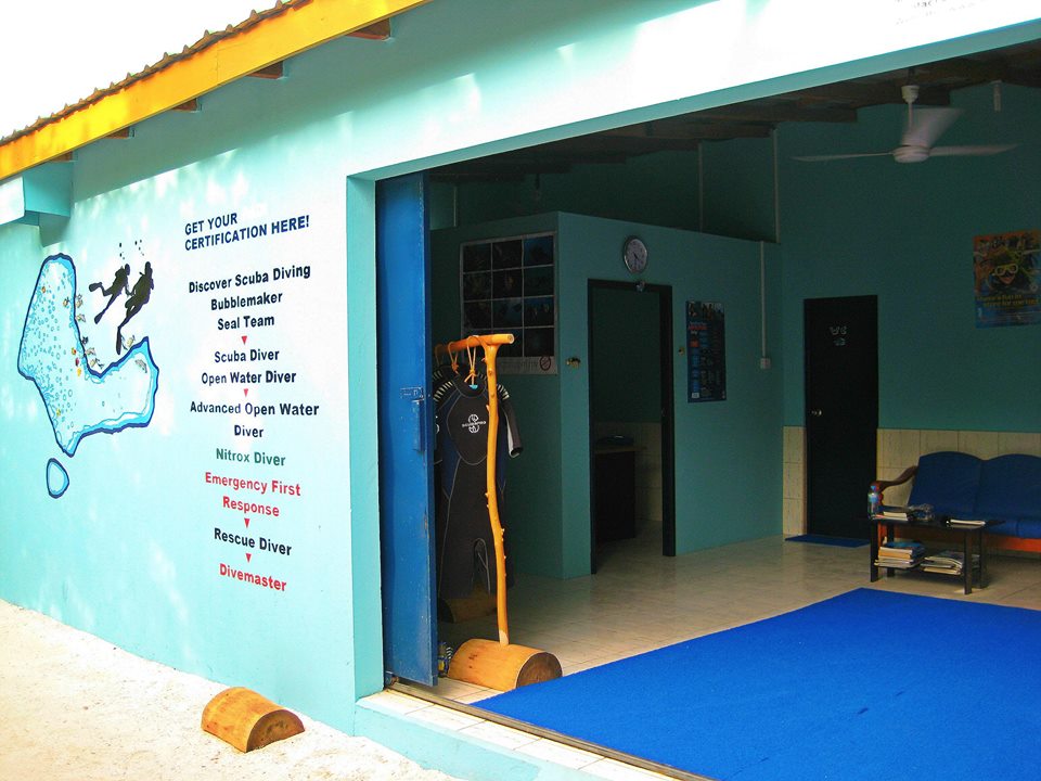 PADI DIVE CENTER Scuba Dive Shop Maldives Scuba Diving