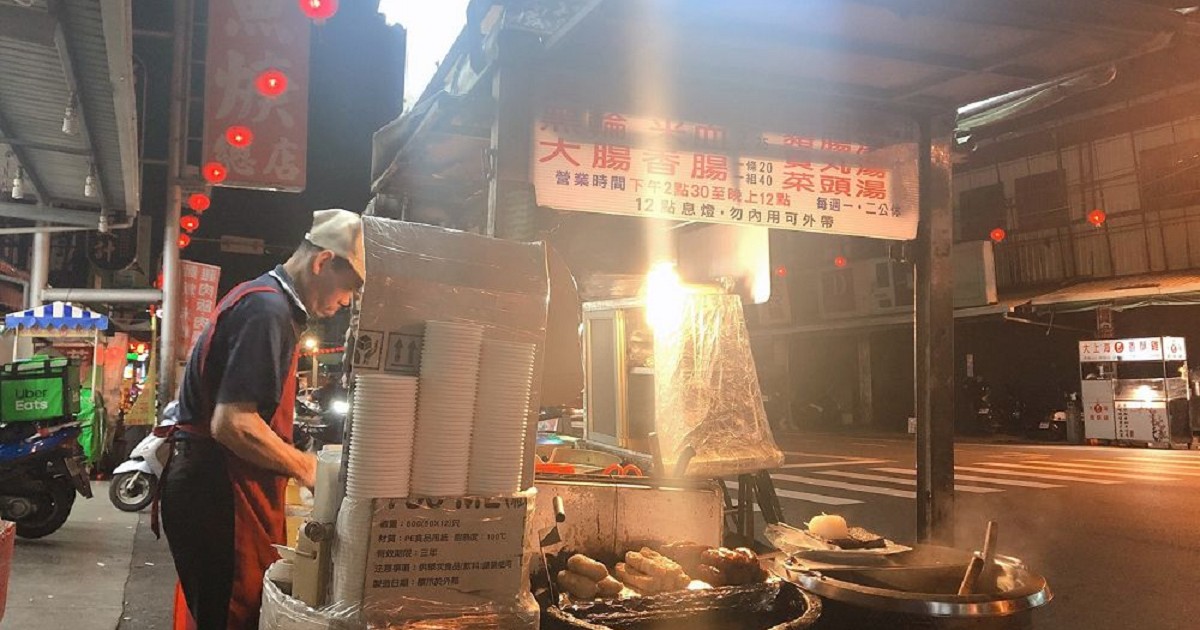 無名大腸香腸｜安南區安和路上的【823黑輪伯】是少有的宵夜場
