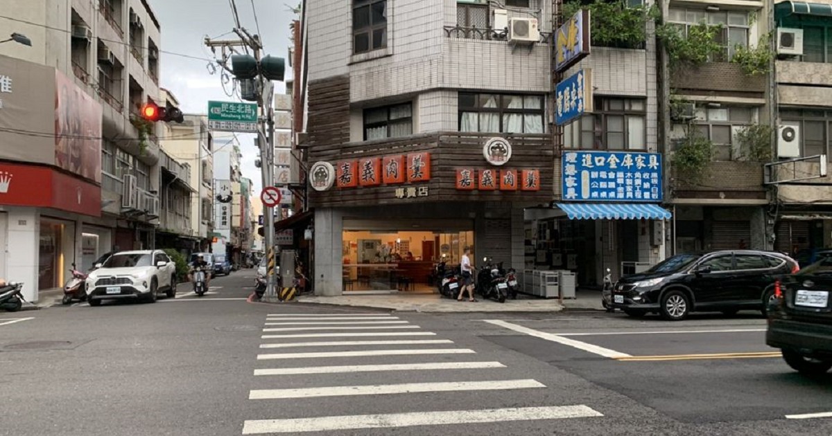 嘉義肉羹專賣店｜營養均衡的肉羹，肉就是肉片，胡椒，辣椒粉和烏醋跟羹都是百搭，來嘉義一定要吃的經典美食，還有宅配很方便，希望老闆不要漲價了。