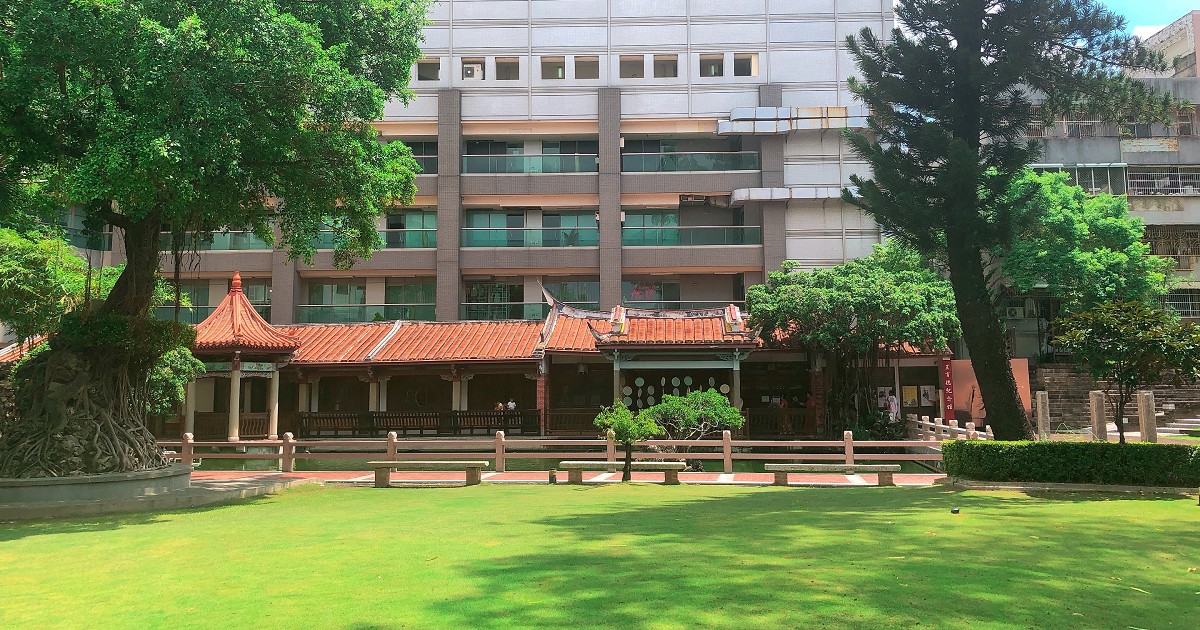 吳園藝文中心｜台灣四大名園之一，不用門票又可運動一舉兩得，裏面保留了水池，柳屋，日式房屋，古色古香，有江南風格，也有日式風。