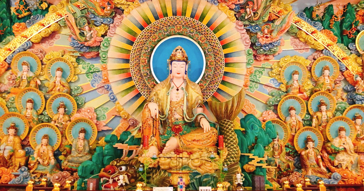 六龜諦願寺｜六龜三大靈山寶剎之一，取材自中國敦煌石窟，請來韓國藝術團隊施工，建築彩繪、雕刻，匯集融合中、台、韓文化，希望打造成佛教藝術殿堂。