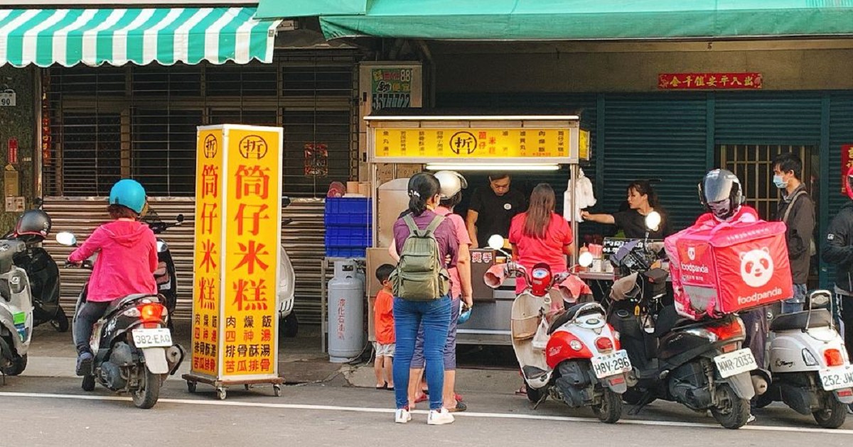 哲-筒仔米糕(中正店)｜旋風般的肉燥飯，超人氣明星的筒仔米糕，綠葉的湯品更不惶多讓，絕對讓你吃得嚇嚇叫！