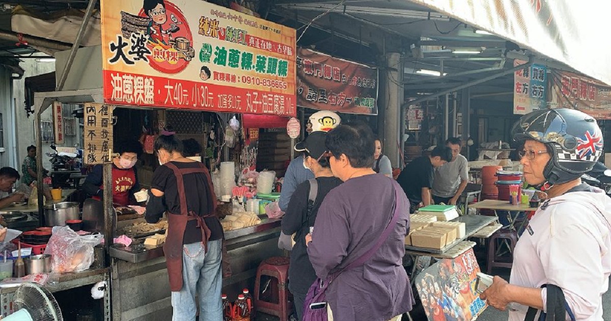 東門圓環火婆煎粿｜古早味的粿就是要擄獲你的心，嘉義六十年老店！傳統早餐，價格便宜合理，附近不好停車。