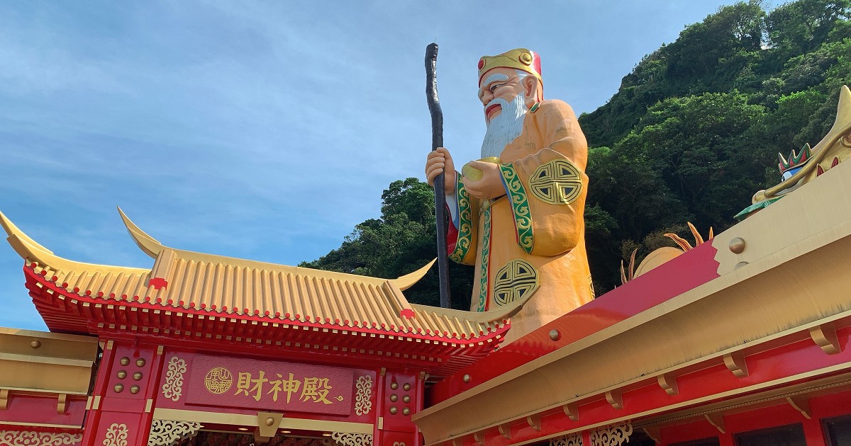 烘爐地南山福德宮｜非常莊嚴的土地公，而且相當靈驗，很值得來參拜，又能遠眺台北一零一的景緻！