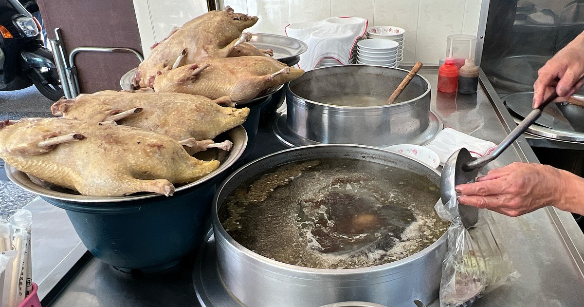 柴記當歸鴨｜傳統好味道鴨肉湯頭甘甜，台南府城超人氣當歸鴨美食！