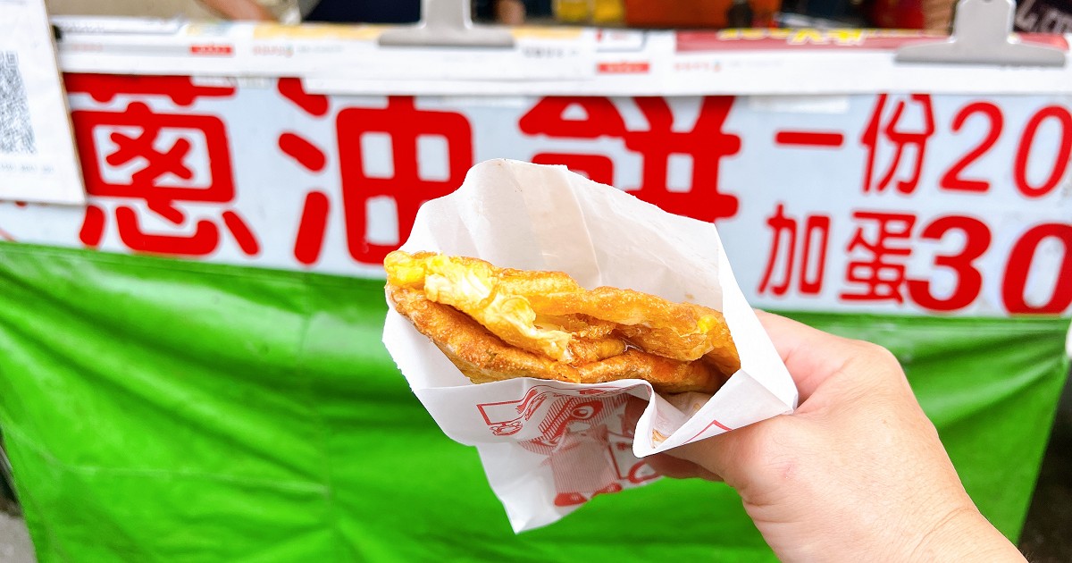 林家古早味蔥油餅｜下午有點餓又不太餓時，到安慶國小旁買塊蔥油餅，好吃不貴！