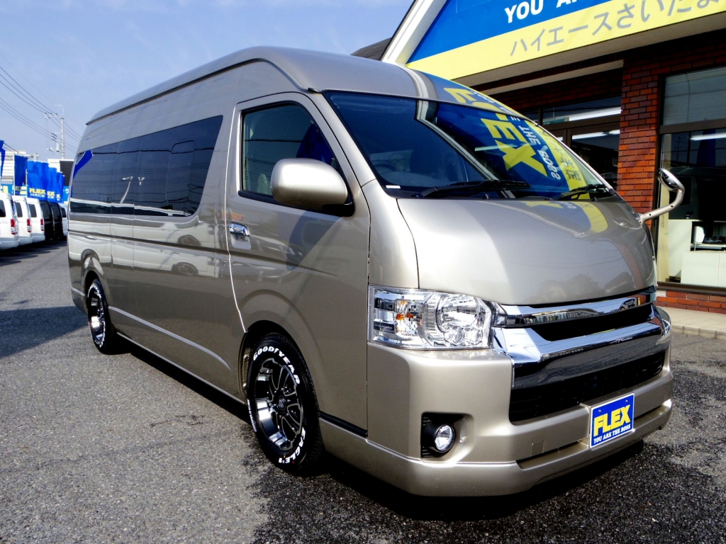 【ハイエース200】【ﾄﾘﾌﾟﾙﾓﾆﾀｰ】新車！ｸﾞﾗﾝﾄﾞｷｬﾋﾞﾝ！ｺﾞｰﾙﾄﾞ！当店人気のﾄﾘﾌﾟﾙﾓﾆﾀｰ