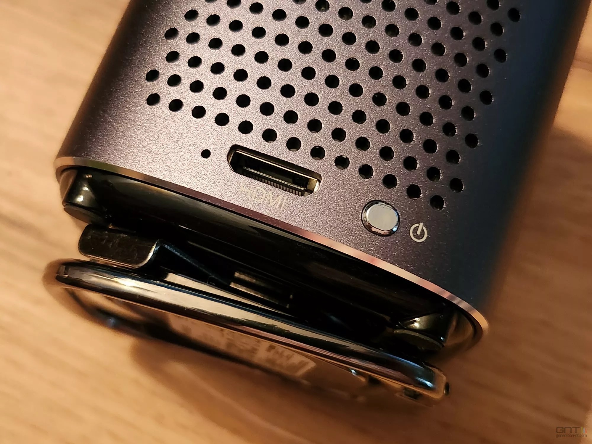 Test WiMiUS Q2, le mini-projecteur qui tient dans la main