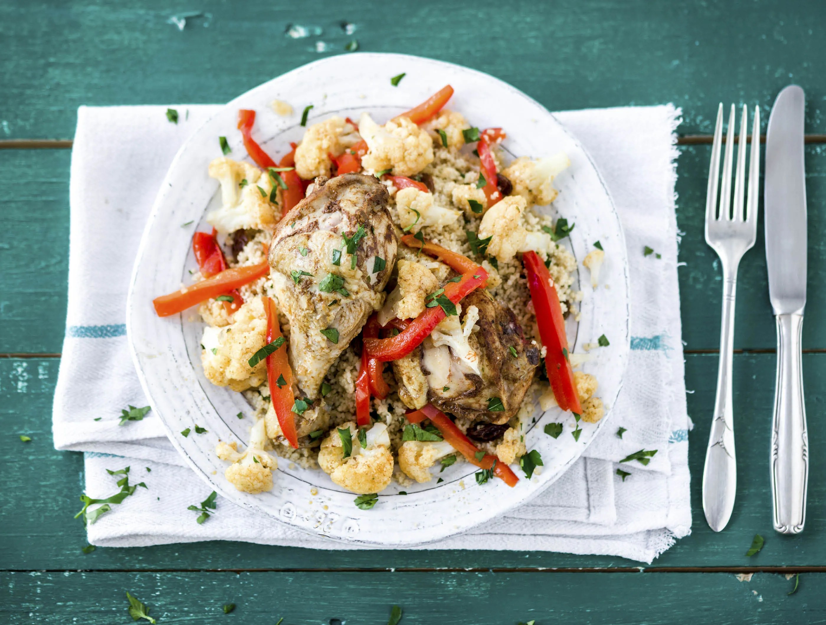 Middenoosterse kipstoof met volkoren couscous en verse kruiden Recept