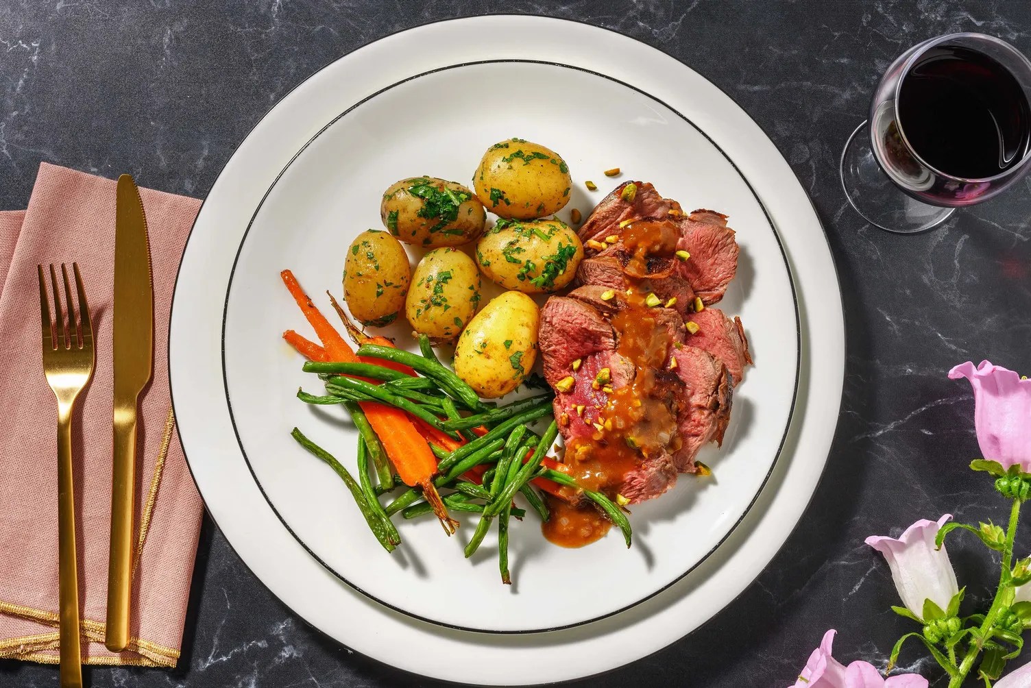 Pannstekt lamm och rödvinssås Recept HelloFresh