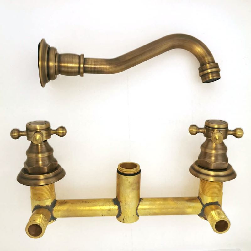 Old Fashion Bathroom Sink Faucet Antique Vessel Tap (Polished Brass Finish)