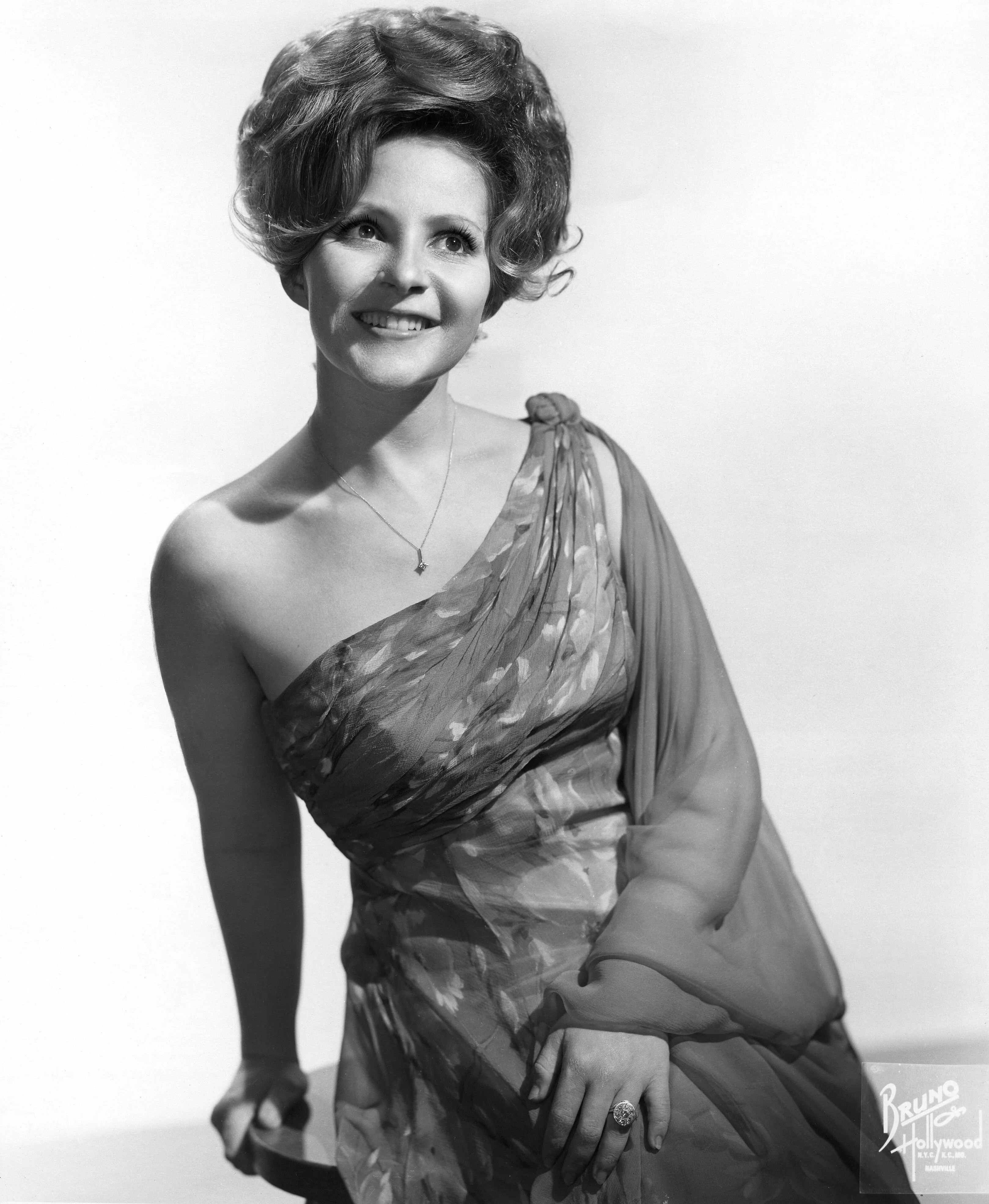 Brenda Lee's 'Rockin’ Around The Christmas Tree' Hits No. 1 JanPost
