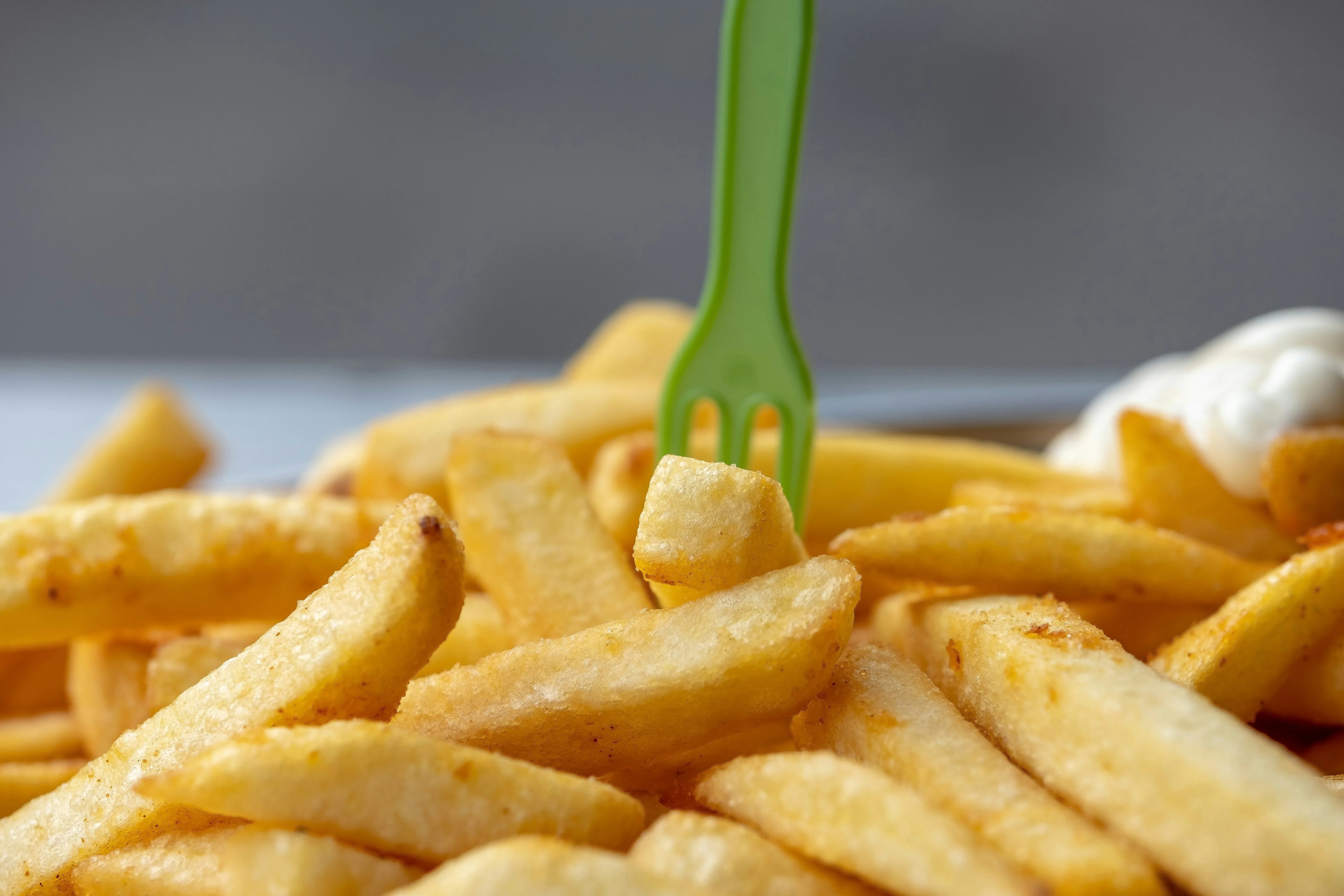 So THAT's Why Restaurant Chips Are So Much Better
