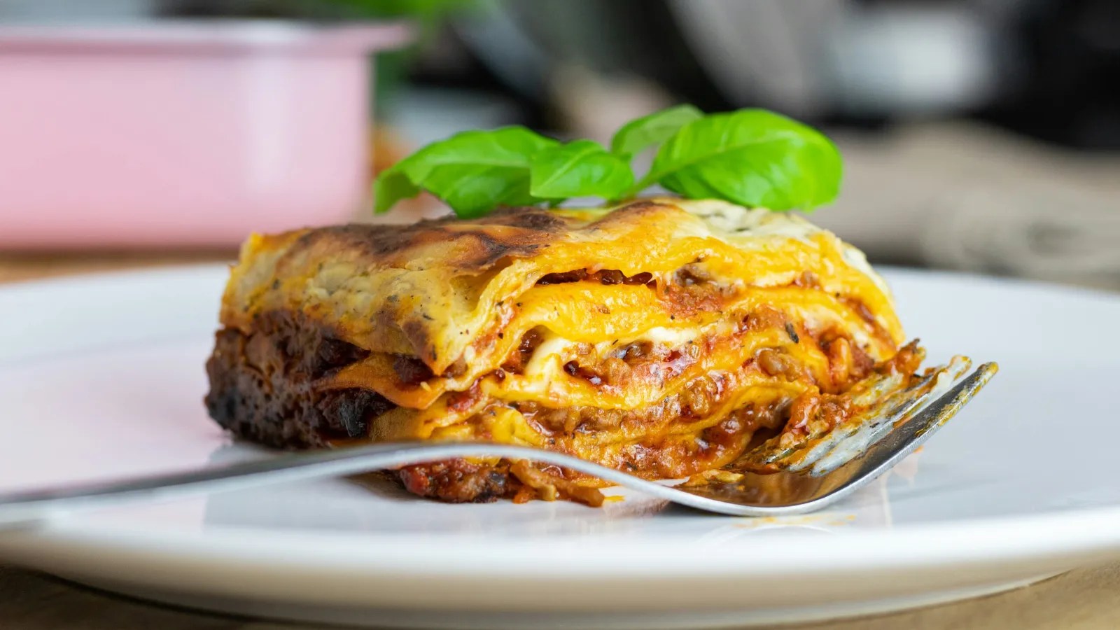 Jamie Oliver's Distinctly Un-Italian Pasta Trick For 1-Pan Lasagne