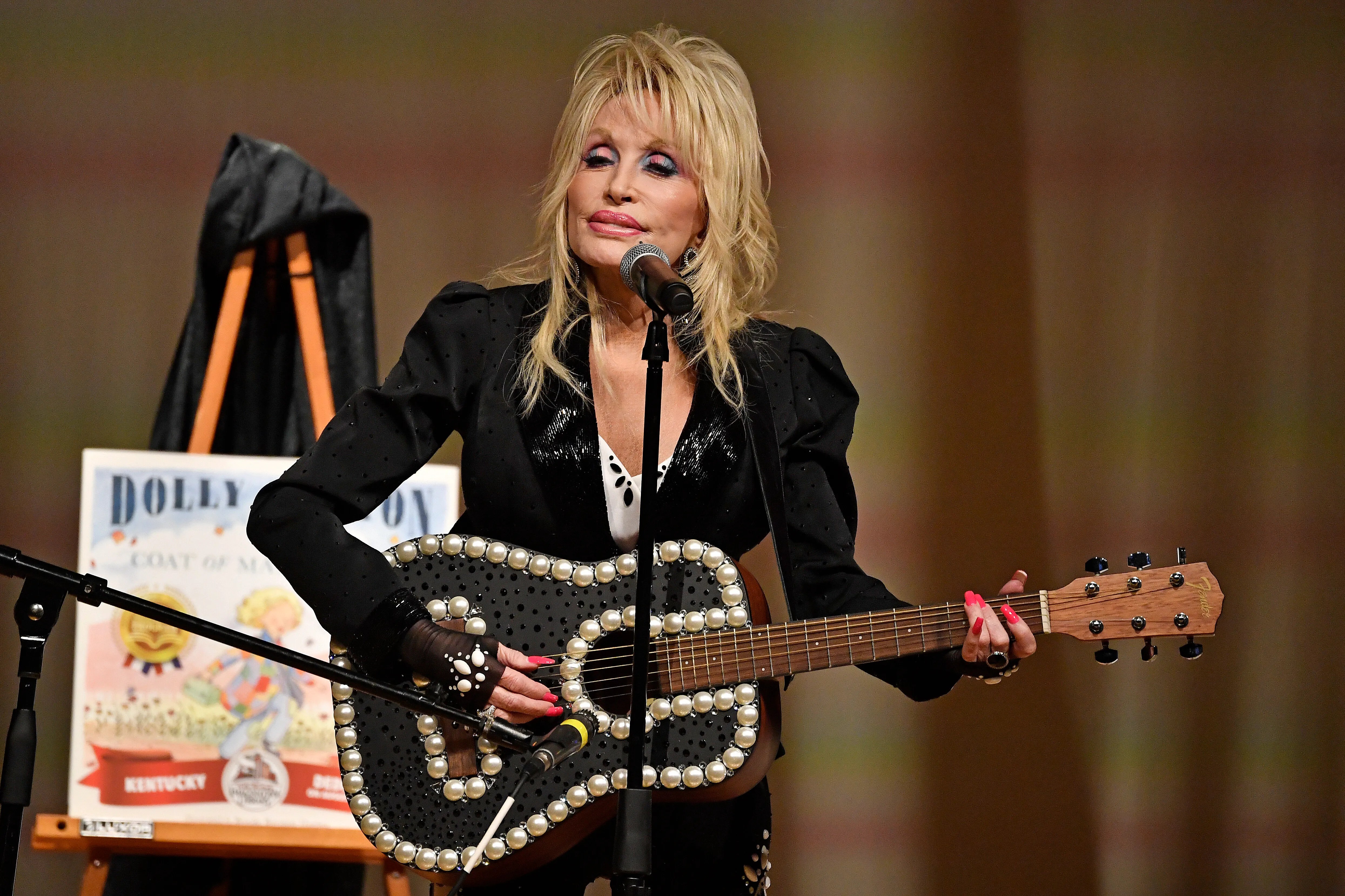 Dolly Parton Announces That Her Husband Of 58 Years, Carl Dean, Has Died