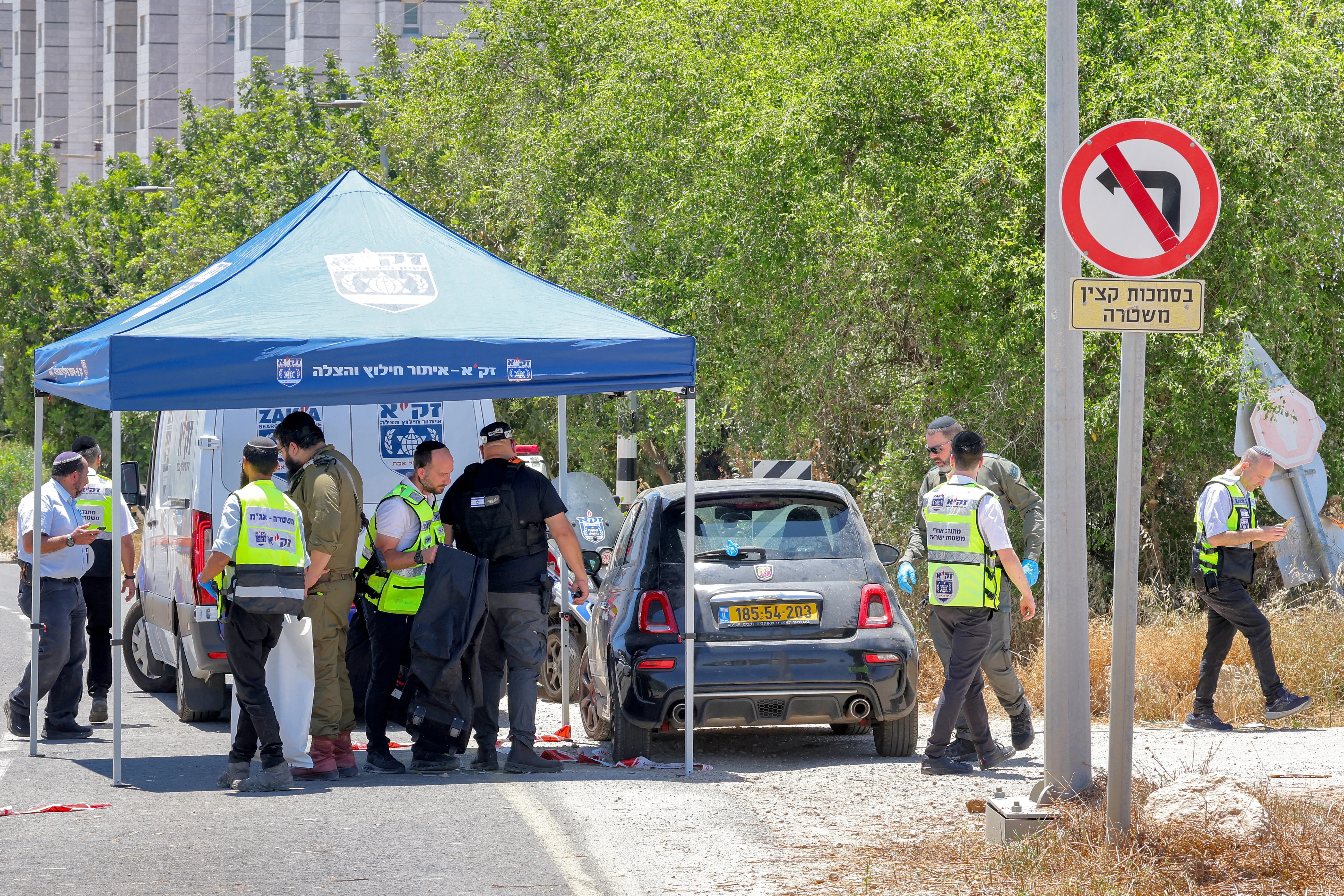 Arab Attacker Opens Fire In Central Israel, Killing 1 And Wounding 5