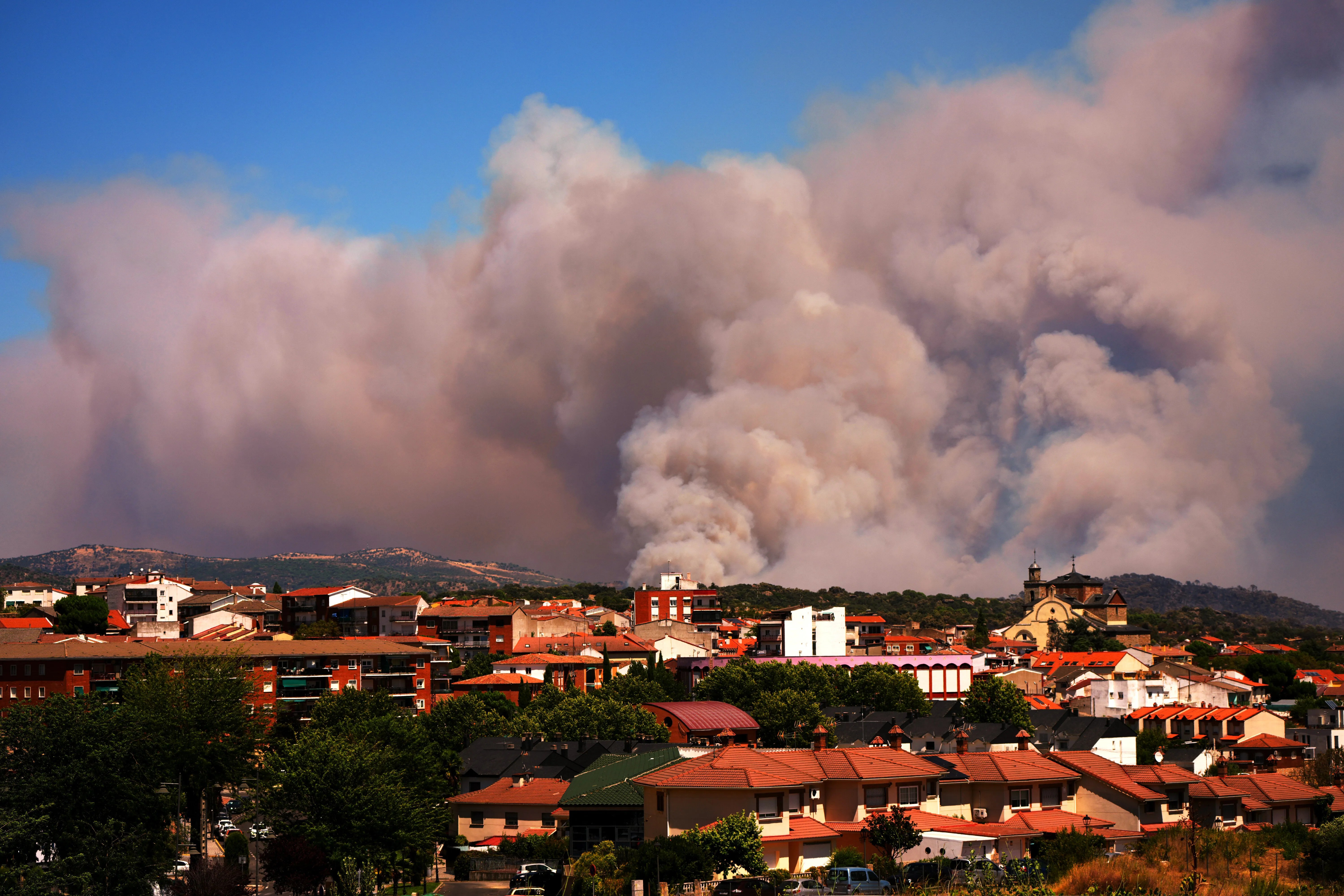 Wildfires In France Drive 250,000 People From Their Homes, Creep Toward Wine City Of Bordeaux