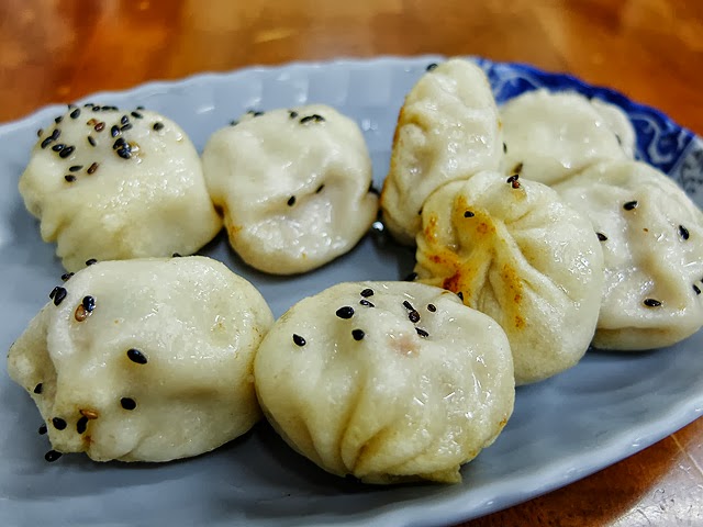 【高雄。三民區】熱河街超有名的”上海生煎包”