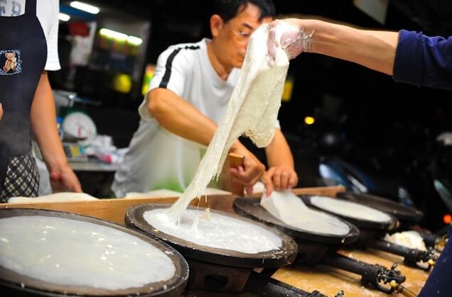 傳承30年手工潤餅皮 清明前夕夜趕上萬張