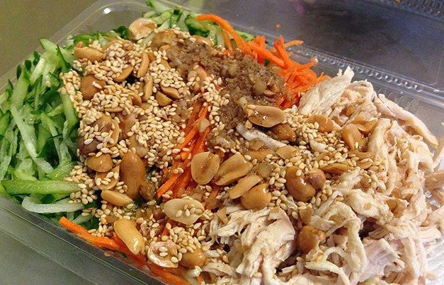 這家在前鎮區公正路的四川成記涼麵、涼粉…