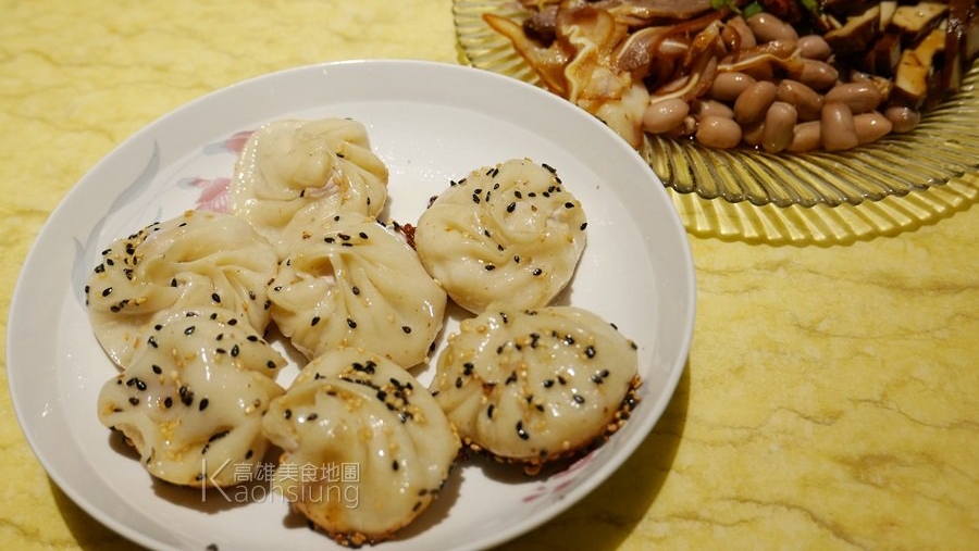 綠川街上海生煎湯包(高雄鼓山)讓饕客念念不忘的生煎湯包，巷弄隱藏美食！
